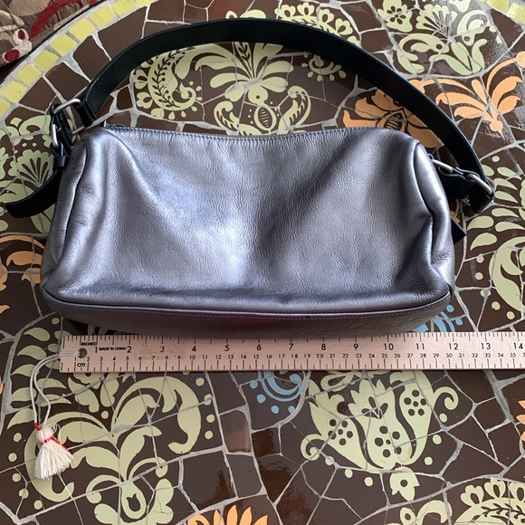 SUNDANCE METALLIC GOLD TONE LEATHER SHOULDER BAG. O/S - Picture 11 of 12